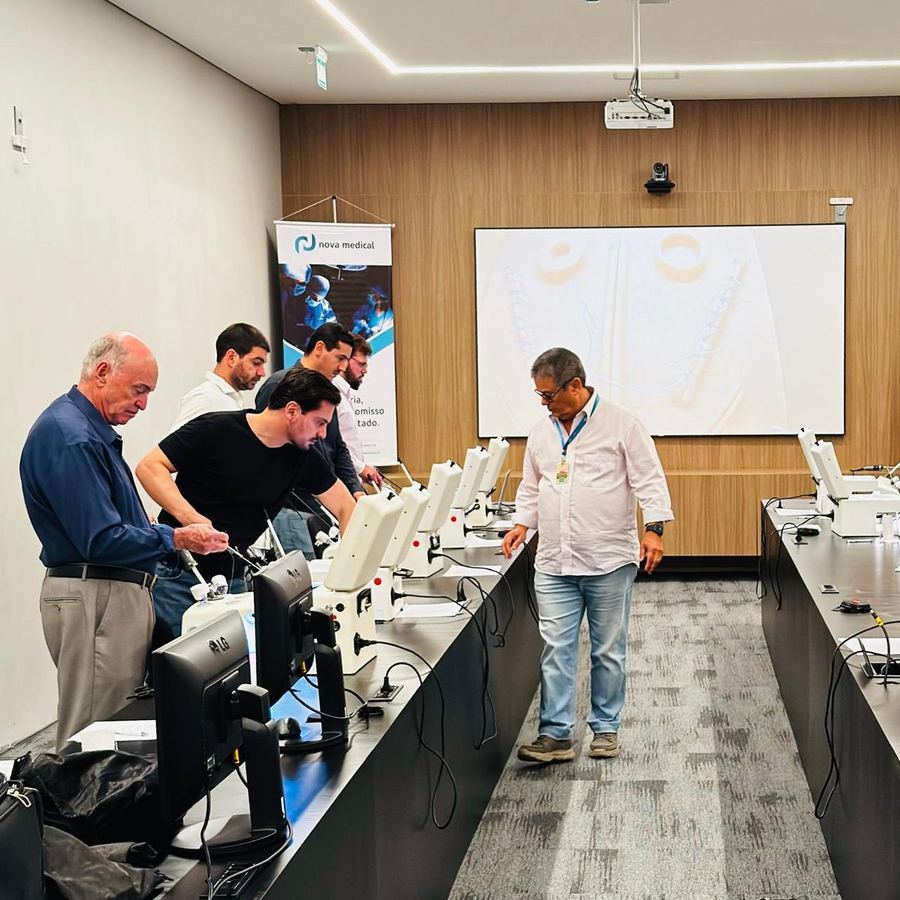 Turma em prática com o instrutor